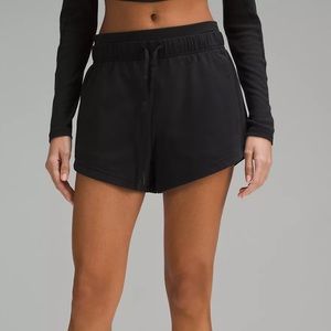 Lululemon Glow high-rise short 3”